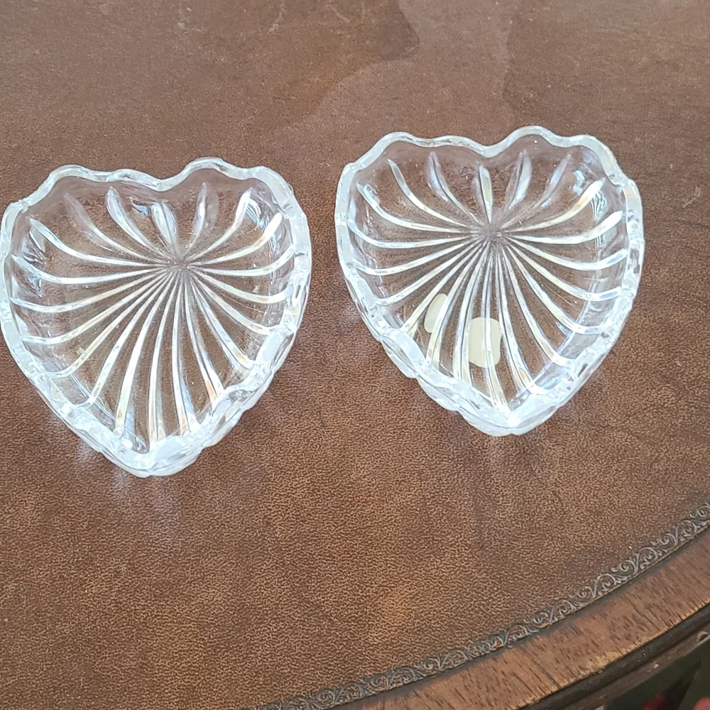 24% lead crystal heart trinket dish with original Lefton sticker❤️